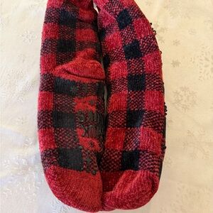NWOT Muk Luks Buffalo Plaid Slipper Socks Thick Sz Small Gorgeous never worn